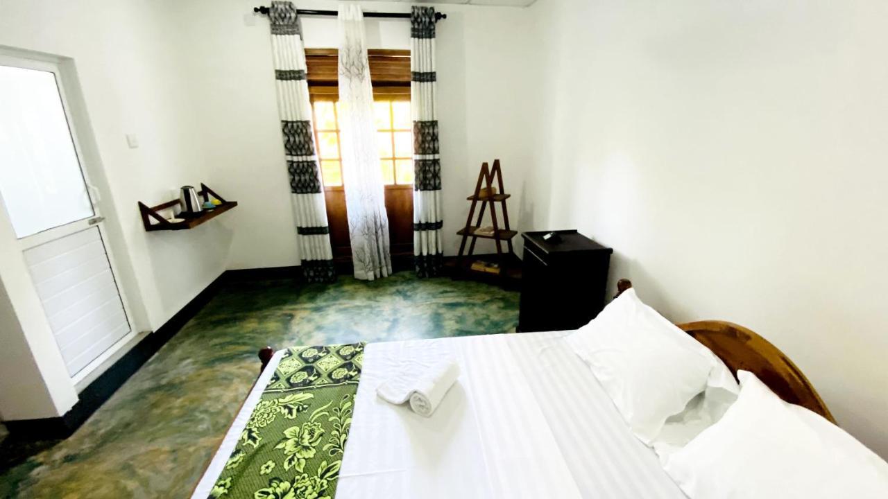 Готель Madiha Surf House Lanka Матара Екстер'єр фото