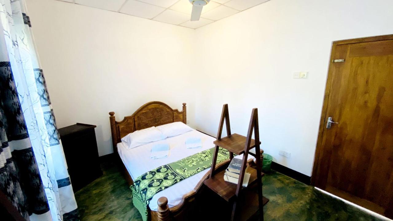 Готель Madiha Surf House Lanka Матара Екстер'єр фото