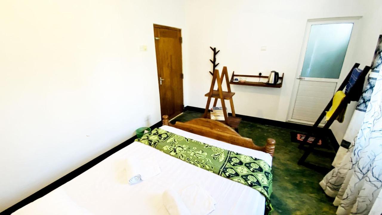 Готель Madiha Surf House Lanka Матара Екстер'єр фото
