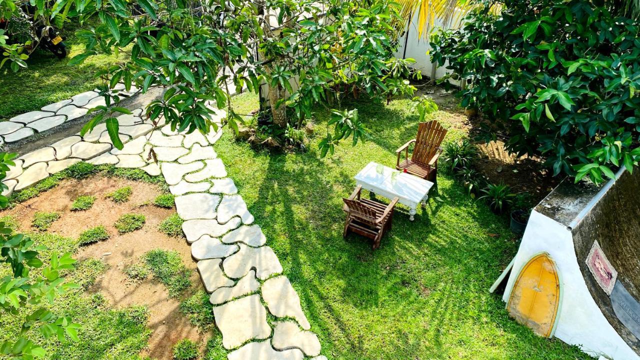 Готель Madiha Surf House Lanka Матара Екстер'єр фото