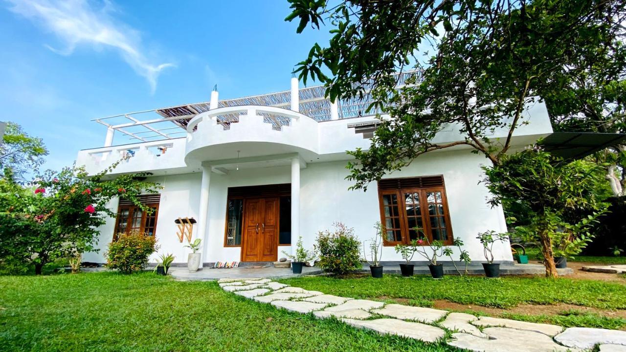 Готель Madiha Surf House Lanka Матара Екстер'єр фото