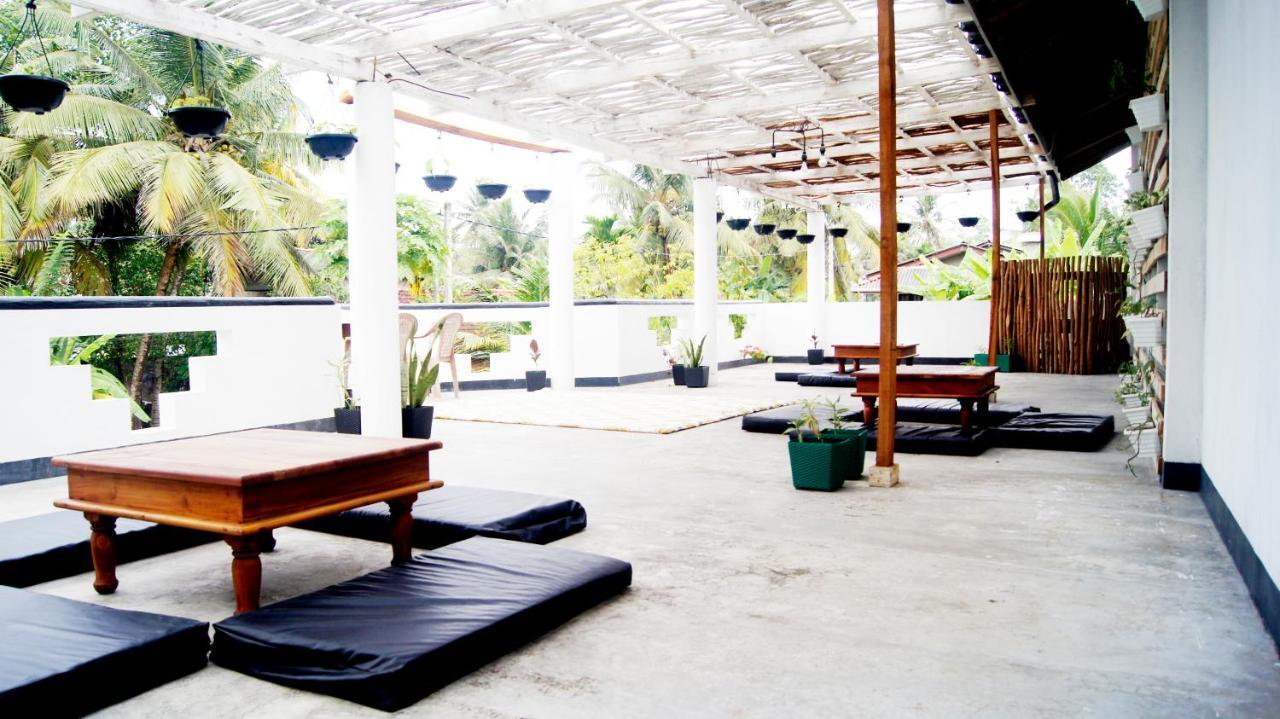 Готель Madiha Surf House Lanka Матара Екстер'єр фото