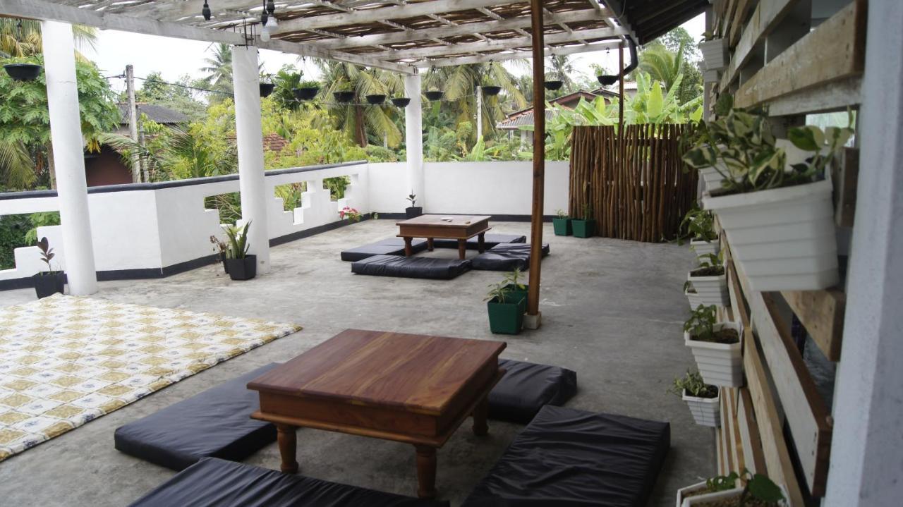 Готель Madiha Surf House Lanka Матара Екстер'єр фото